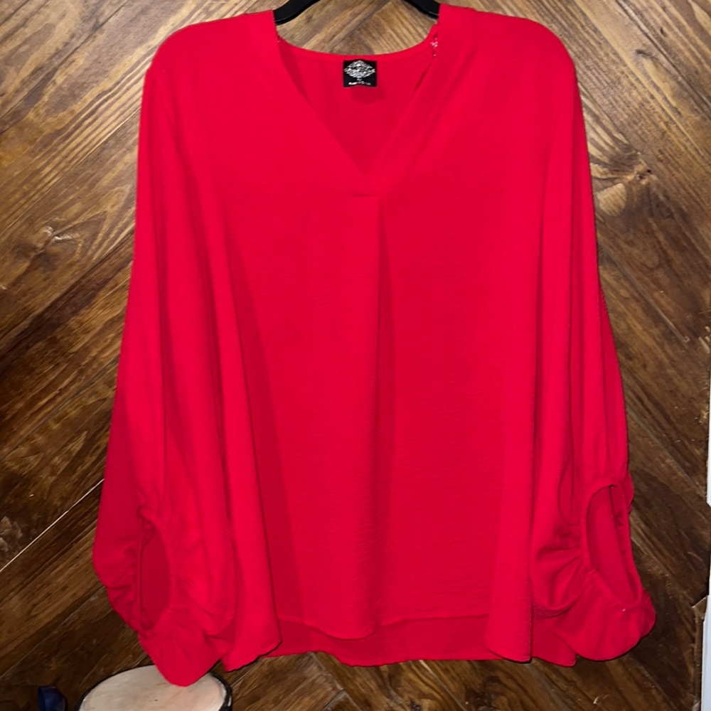Cute Calstyle blouse❤️Size M. Color: Red